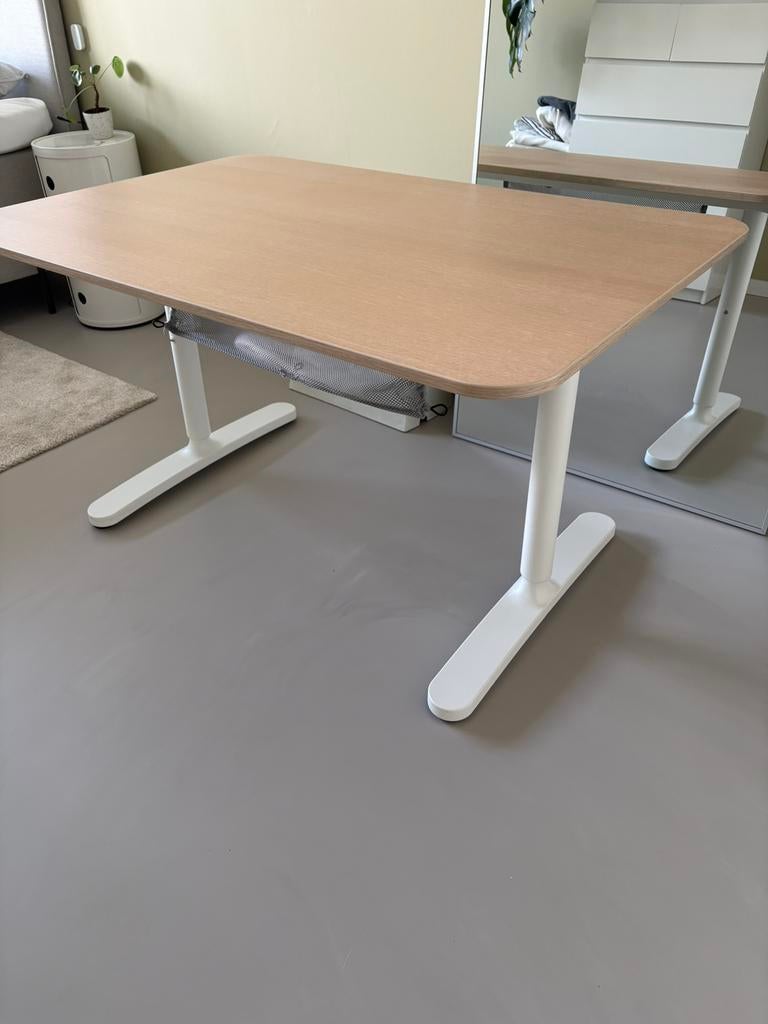 IKEA Bekant 120 x 80 bureau, Ophalen, In hoogte verstelbaar, Zo goed als nieuw