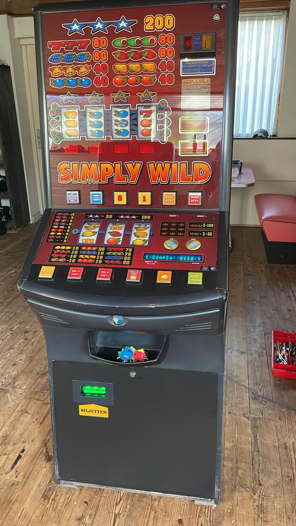 Simply Wild NV 200 fruitautomaat, Euro, Ophalen, Gebruikt, Met sleutels