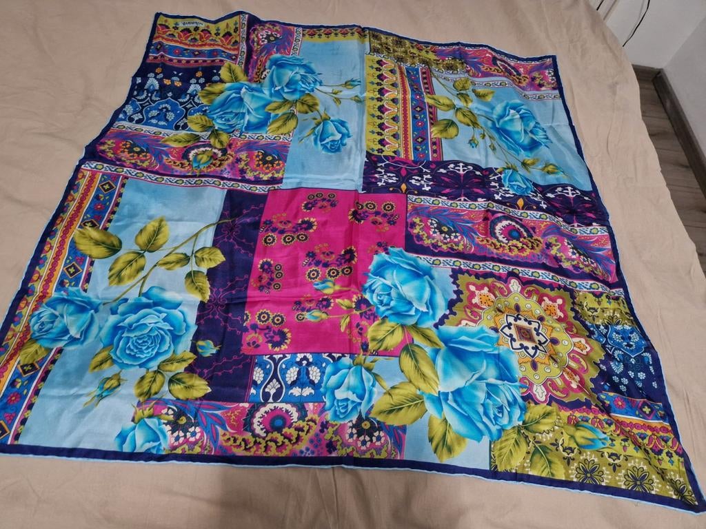 Kleurrijke Sjaal met Bloemenprint van Avandia, Kleding | Dames, Mutsen, Sjaals en Handschoenen, Onbekend, Ophalen of Verzenden