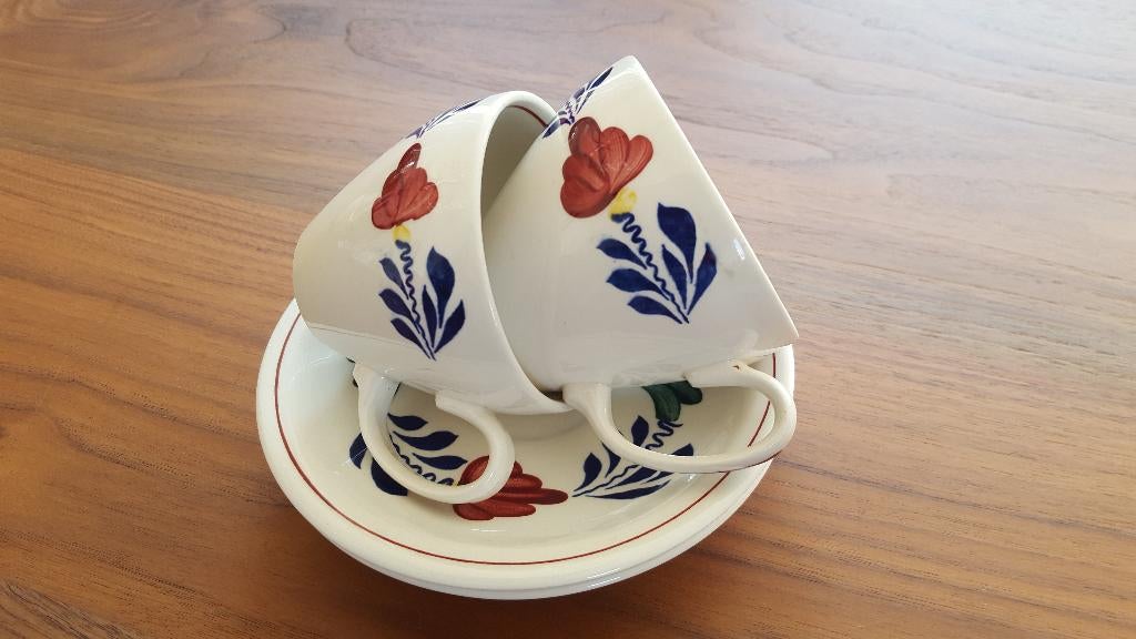 Twee Kop en schotels Boerenbont, Ophalen of Verzenden, Zo goed als nieuw, Kop(pen) en/of Schotel(s), Aardewerk