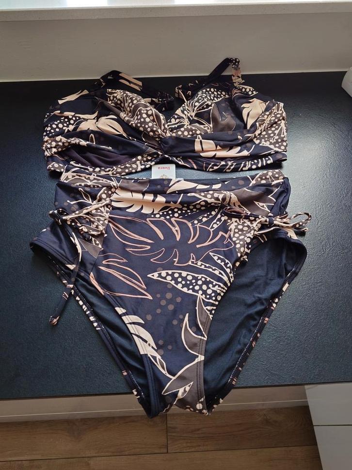 Nieuwe bikini Livera, mt 44 bikinibroek, bovenstuk 48 F/G, Kleding | Dames, Badmode en Zwemkleding, Ophalen of Verzenden