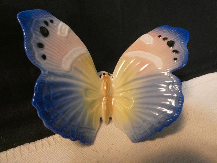 Porseleinen beeldje - vlinder - ENS Volksstedt , Verzamelen, Dierenverzamelingen, Gebruikt, Overige typen, Insect, Ophalen of Verzenden