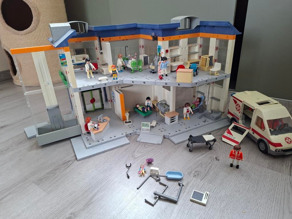 Playmobile ziekenhuis met ambulance, Kinderen en Baby's, Speelgoed | Playmobil, Ophalen of Verzenden, Gebruikt, Complete set