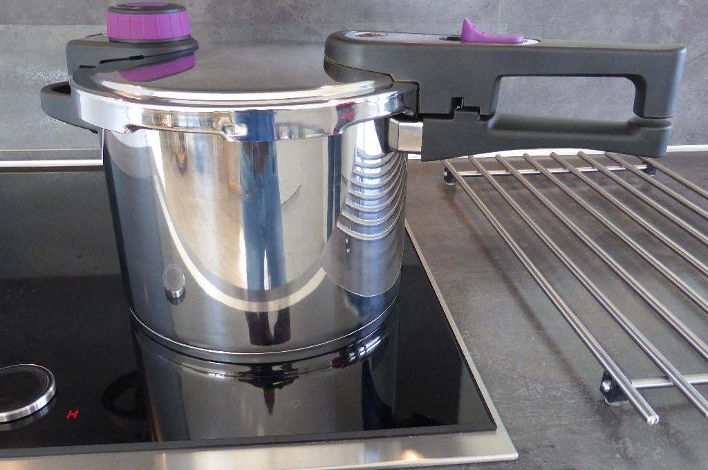 SNELKOOKPAN ZGAN, Huis en Inrichting, Keuken | Potten en Pannen, Kookpan of Snelkookpan, Inductieplaat, Ophalen of Verzenden, Zo goed als nieuw