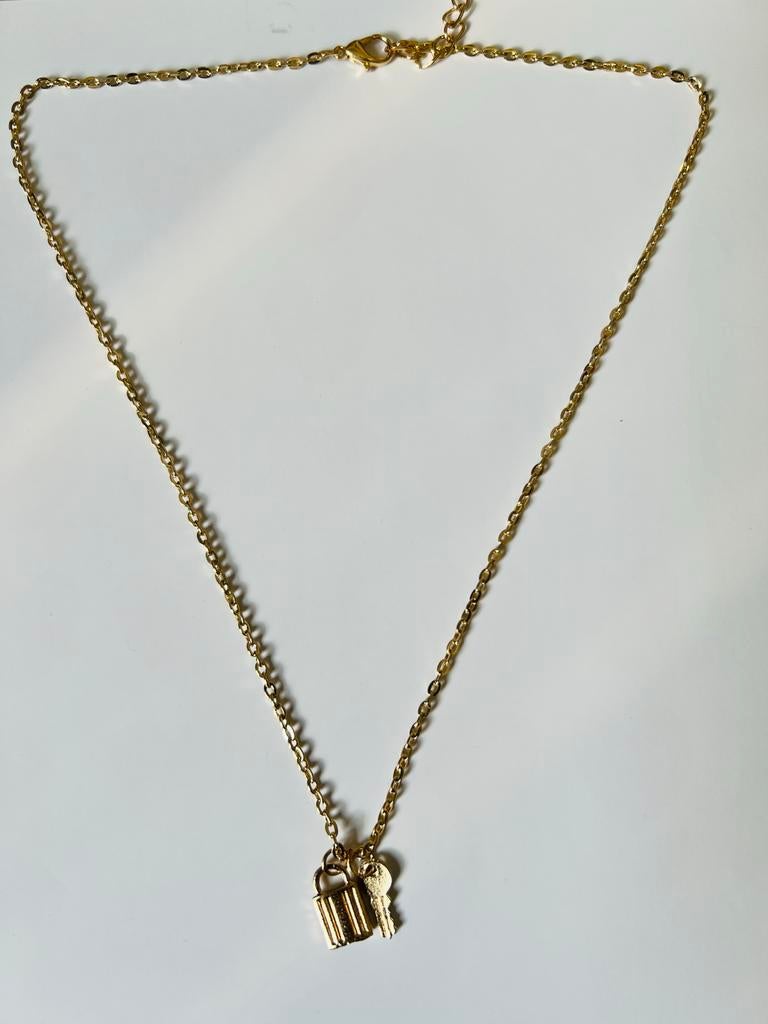 Nieuwe Gouden kleur Slot en Sleutel Ketting, Sieraden, Tassen en Uiterlijk, Nieuw, Ophalen of Verzenden, Goud, Overige materialen