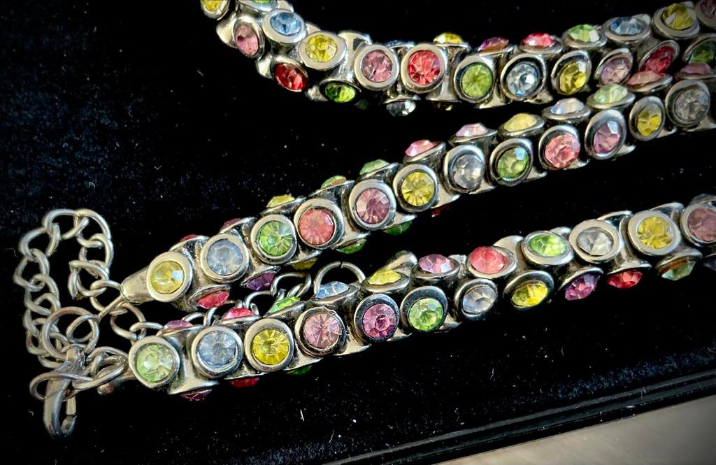 Ketting en armband met kleurrijke steentjes (Otazu?), Met kristal, Overige materialen, Overige kleuren, Ophalen of Verzenden