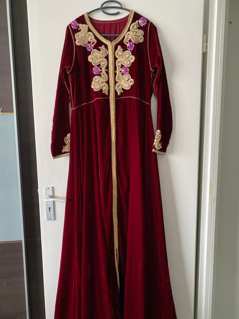 Prachtige bordeauxrode Marokkaanse jurk met borduursels, Kleding | Dames, Gelegenheidskleding, Zo goed als nieuw, Overige typen