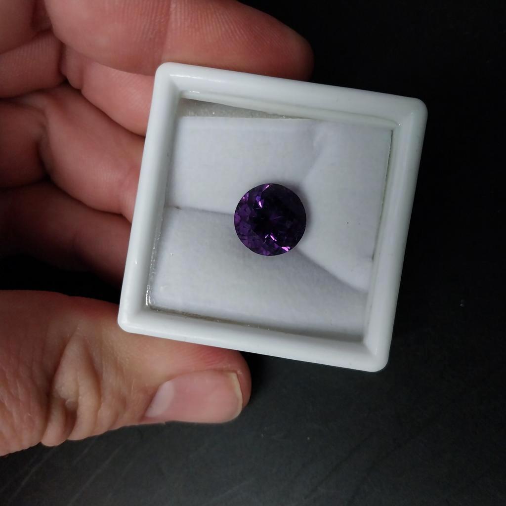 Donker paarse facet geslepen amethist, Ophalen of Verzenden, Zo goed als nieuw