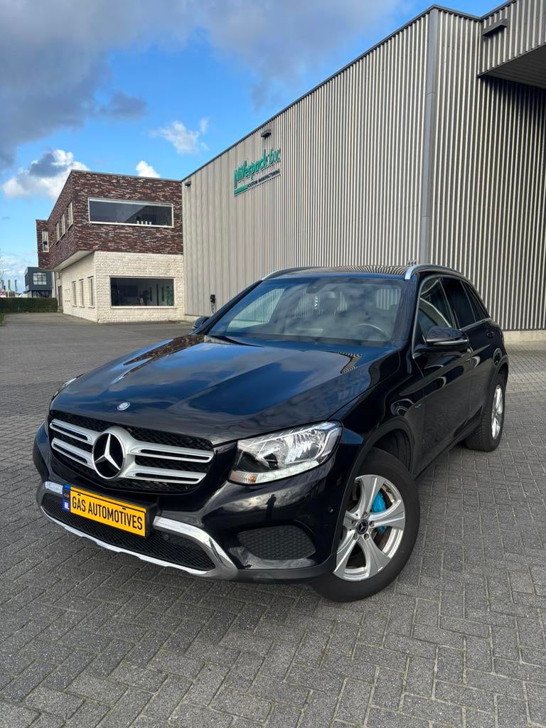 Mercedes-Benz GLC 350 e Plug-in Hybrid nieuwe motor AMG-line, Auto's, Automaat, 4 cilinders, Plug-in hybride, 211 pk