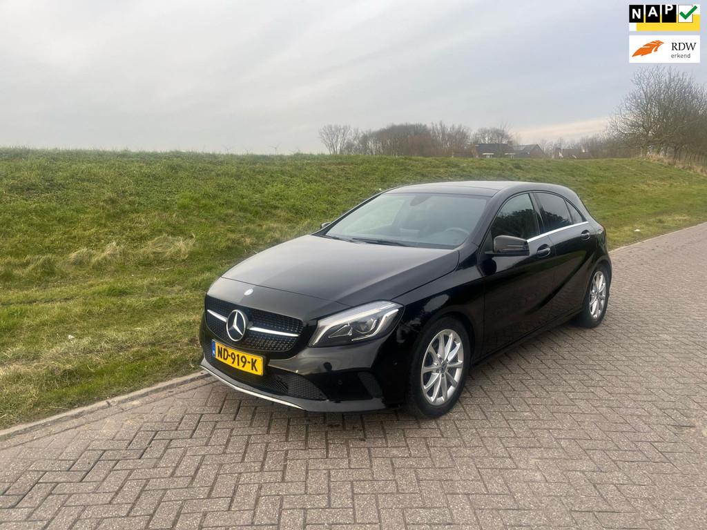 Mercedes-Benz A-klasse 180 d Lease Edition Plus Automaat Nie, Auto's, Mercedes-Benz, 1325 kg, Gebruikt, 4 cilinders, Zwart