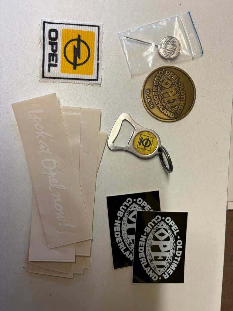 Pin, munt en stickers opel oldtimerclub, Ophalen of Verzenden, Zo goed als nieuw