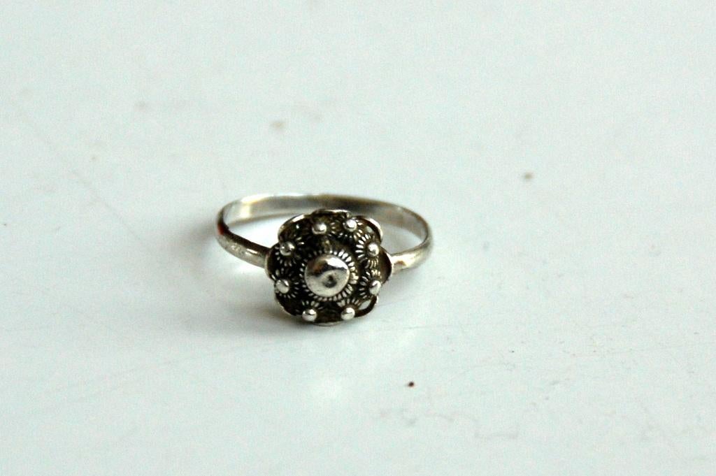 Vintage ring met rozetje / Zeeuws knoopje, Verzenden, 17 tot 18, Dame, Zilver