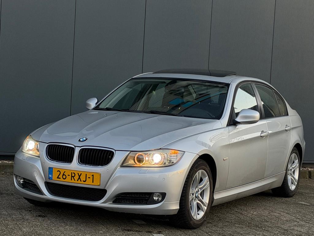 BMW 3-serie 318i Business Line M Sport | Nap | Navi | Dakje, Automaat, Euro 5, 1365 kg, Sedan