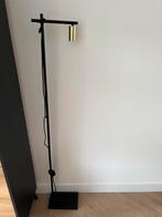 Zwarte staande lamp met goudkleurige spot, Huis en Inrichting, Ophalen, Gebruikt, Metaal, 150 tot 200 cm