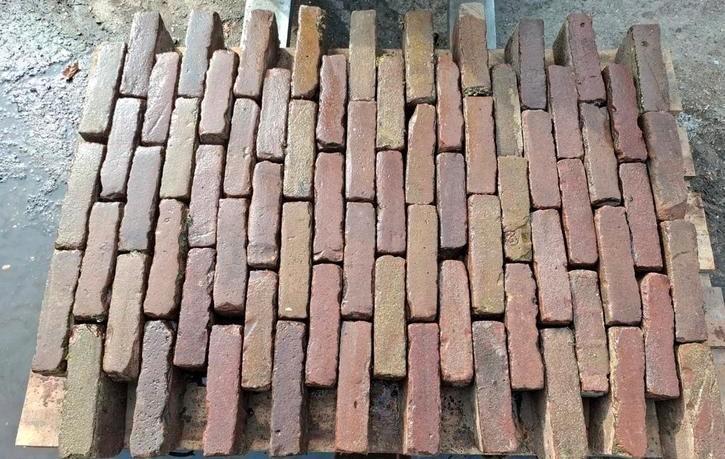 Oude gebakken waaltjes op pallets 60m2, Tuin en Terras, Tegels en Klinkers, Gebruikt, Klinkers, Keramiek, 10 m² of meer, Ophalen