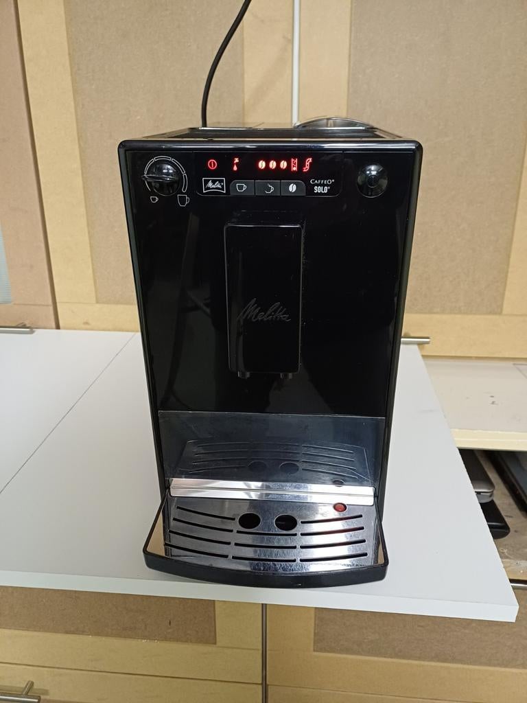 Melitta Caffeo Solo - Volautomatische, Afneembaar waterreservoir, Gebruikt, Espresso apparaat, 2 tot 4 kopjes