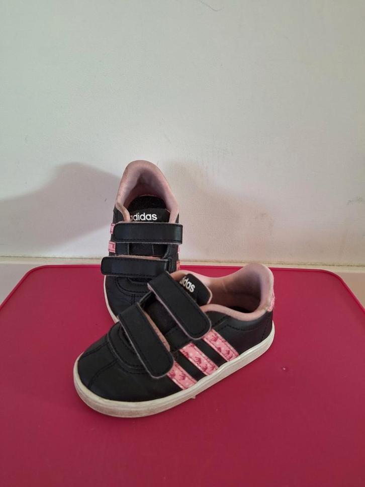 Adidas klittenband schoenen maat 21, Kinderen en Baby's, Kinderkleding | Schoenen en Sokken, Gebruikt, Schoenen, Meisje, Ophalen of Verzenden