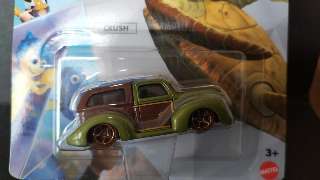 Disney Pixar Crush  finding nemo 1:64 Hotwheels Caracter Pol, Auto, 1186mj 1 Nl, Nieuw, Ophalen of Verzenden