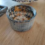 Handmade schaal handgeschilderd blauw oker, Schaal, Rond, Ophalen of Verzenden, Zo goed als nieuw