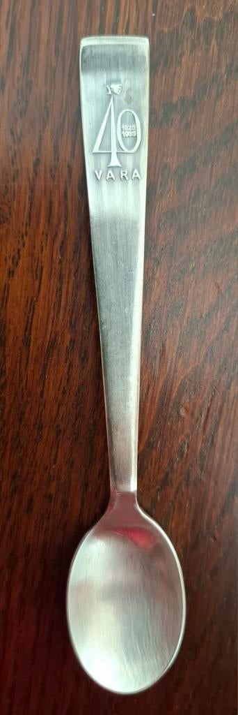 Theelepel 40 jaar VARA 1925-1965 Sola 100, Antiek en Kunst, Antiek | Bestek, Ophalen of Verzenden