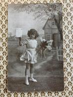 1917 Meisje met bosje seringen (NN), Ophalen of Verzenden, Voor 1920, Gelopen, Kinderen