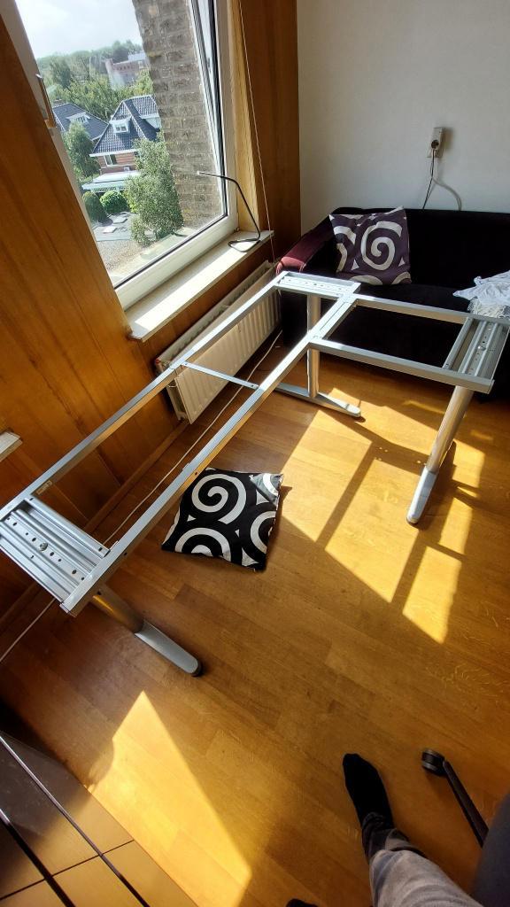 Stevig modern Bureau met extra verlengstuk, Huis en Inrichting, Bureaus, Zo goed als nieuw, In hoogte verstelbaar, Ophalen