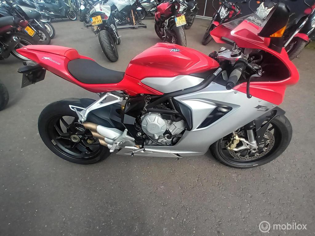 Nieuwstaat MV Agusta F3 675 4000 KM! Inruil Kan, Motoren, Motoren | MV Agusta, 675 cc, Bedrijf, Sport, Meer dan 35 kW