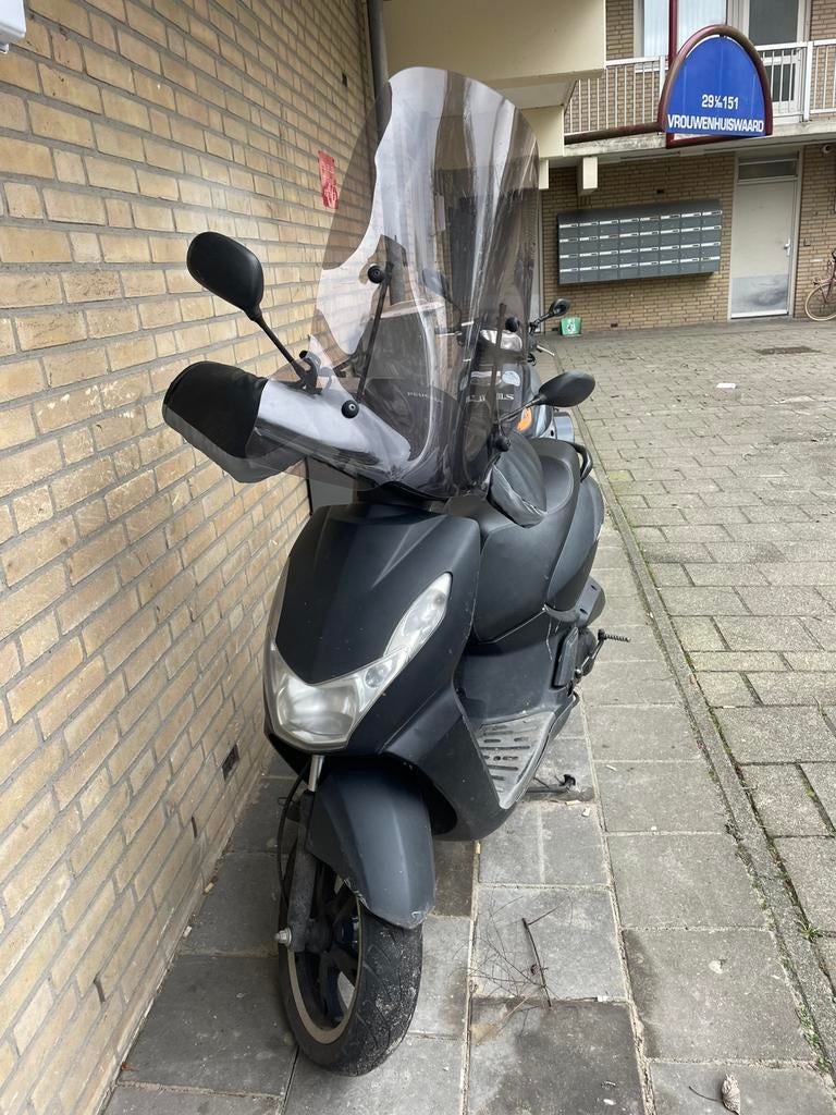 Peugeot kisbee 4t, Fietsen en Brommers, Scooters | Kymco, Zo goed als nieuw, Overige modellen, Benzine, Ophalen