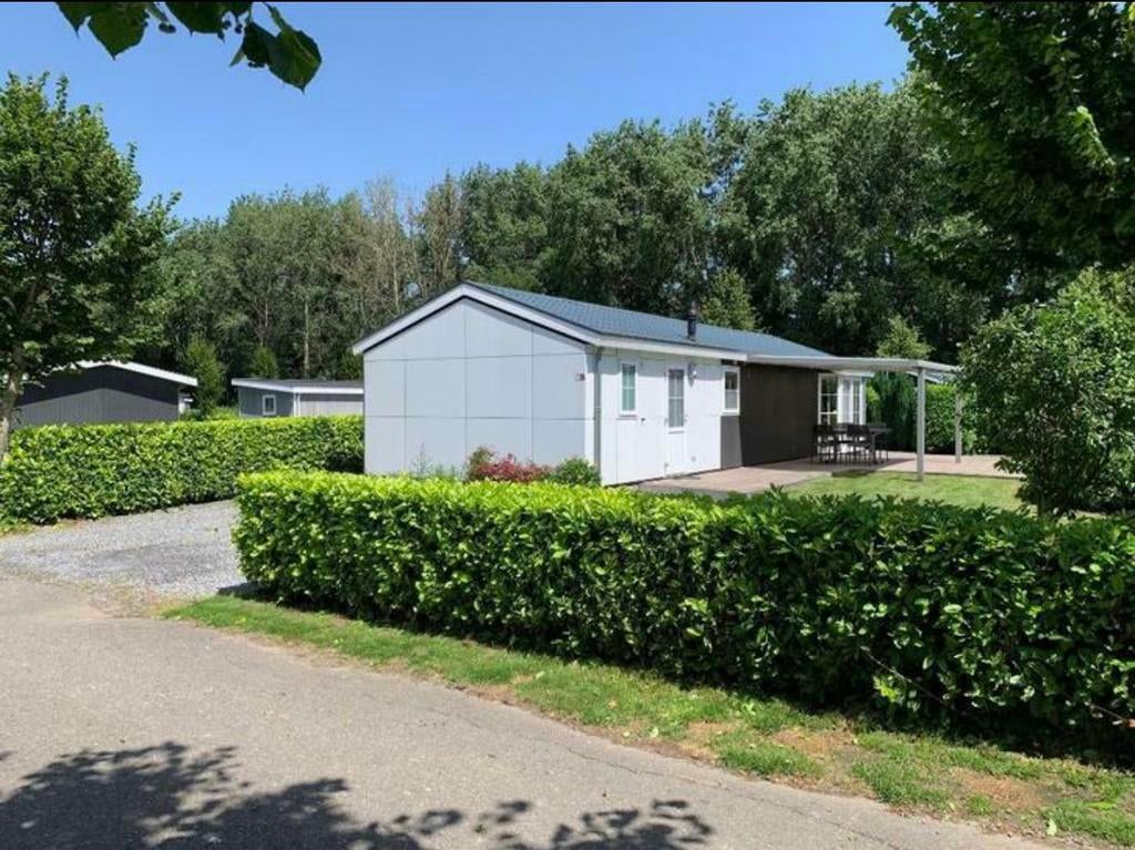 Mooi en groot chalet met bad en schuur, park 365 dagen open, 55 m², Vrijstaande woning, Direct bij eigenaar, Zuid-Holland