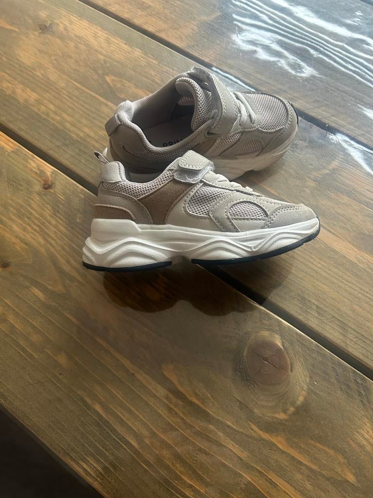 Primark Sportschoenen Maat 27 Grijs beige, Kinderen en Baby's, Kinderkleding | Schoenen en Sokken, Ophalen of Verzenden, Zo goed als nieuw