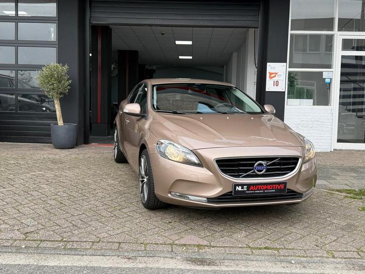 Volvo V40 1.6 T3 Momentum, Auto's, Volvo, Bedrijf, Te koop, V40, ABS, Achteruitrijcamera, Airbags, Airconditioning, Boordcomputer