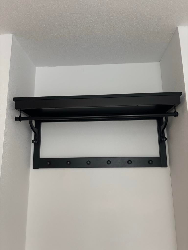 Zwarte wandkapstok Hemnes met plank en roede, Zo goed als nieuw, Minder dan 100 cm, Metaal, Ophalen