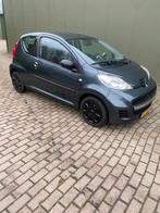 Peugeot 107 1.0 12V E-vti 68PK 3DR 2011 Grijs, Auto's, Peugeot, Voorwielaandrijving, 4 stoelen, 68 pk, Handgeschakeld