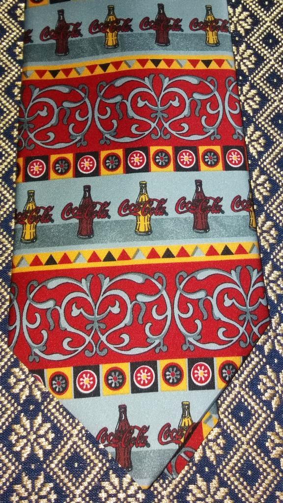 Coca Cola stropdas modern design met flesjes, Verzamelen, Merken en Reclamevoorwerpen, Nieuw, Gebruiksvoorwerp, Ophalen of Verzenden