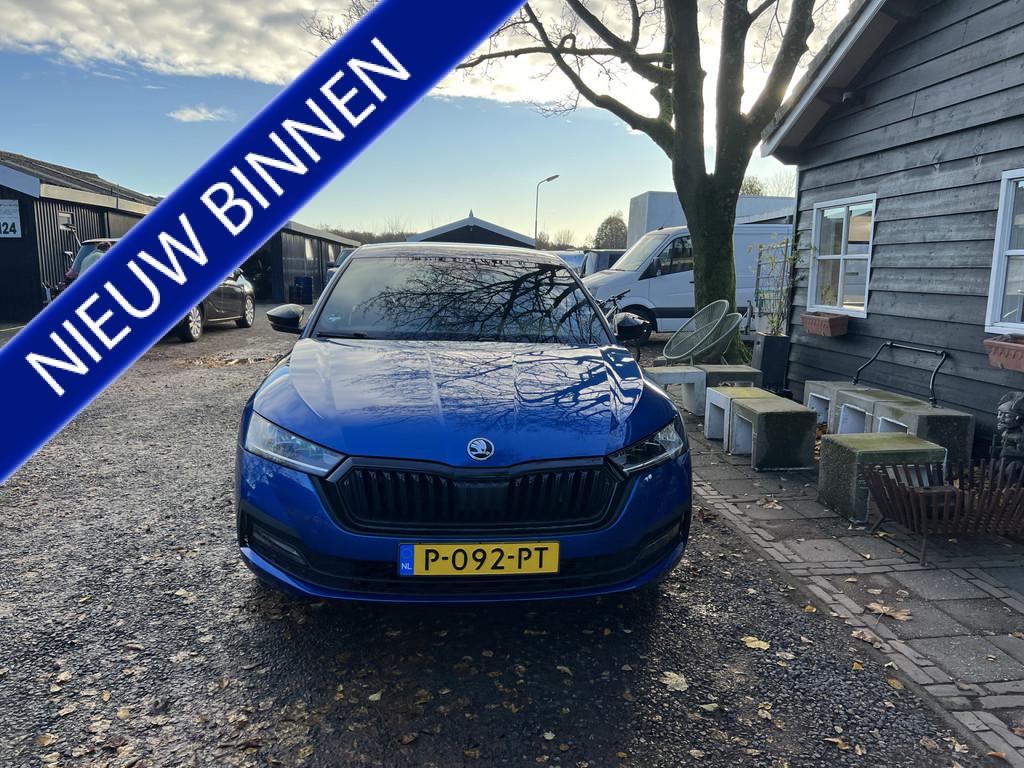 Skoda Octavia 1.5 e-TSI Sport Bus/Automaat (bj 2022), Stof, 4 cilinders, Blauw, Origineel Nederlands