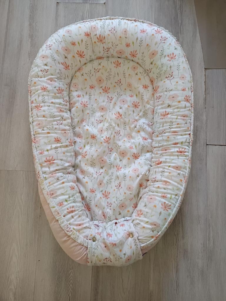 Baby nestje met bloemetjes van Mama Loes, Kinderen en Baby's, Babywiegjes en Ledikanten, Zo goed als nieuw, Overige typen, Ophalen