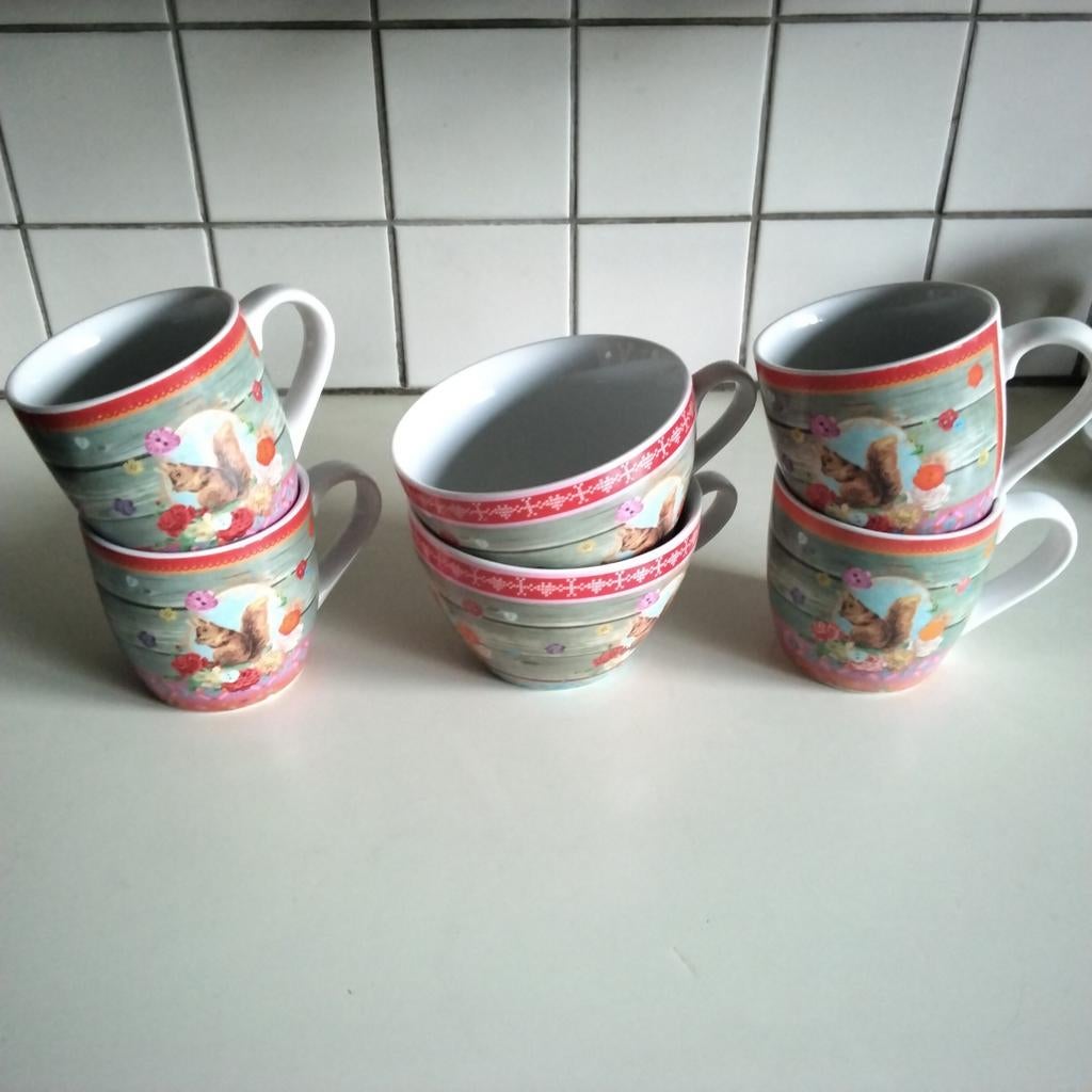 Albert Heijn 4 grote mokken en 2 soepkommen, Huis en Inrichting, Ophalen of Verzenden, Porselein, Overige stijlen, Kom(men)