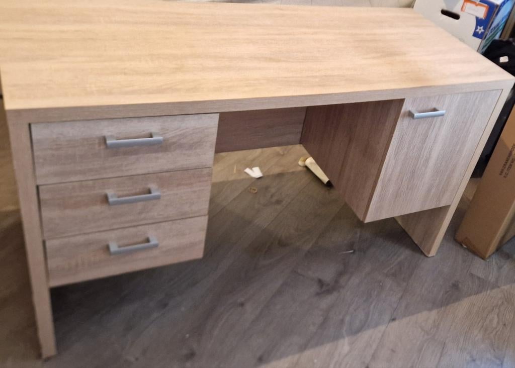Modern bureau licht hout, Huis en Inrichting, Met lades, Gebruikt, Spaanplaat of MDF, Bruin