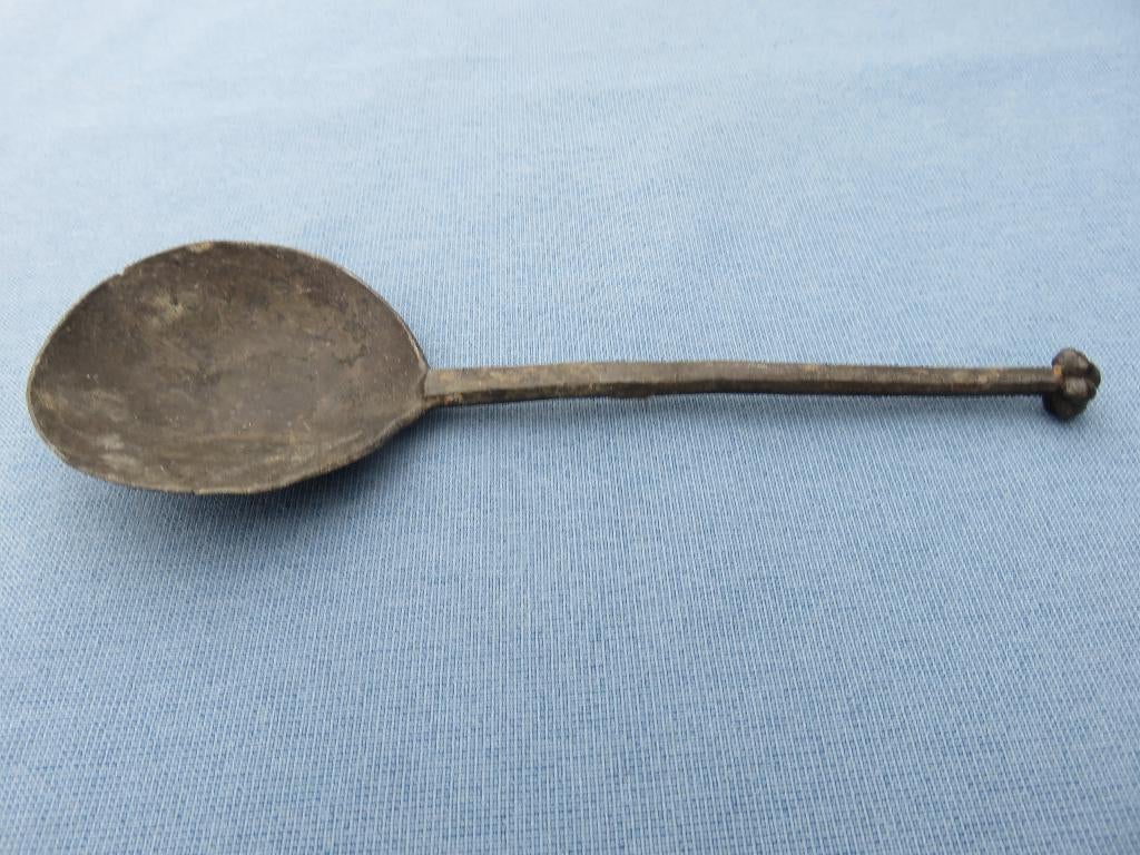 Lepel met bloem einde in tin - 16e eeuw - bodemvondst, Ophalen of Verzenden