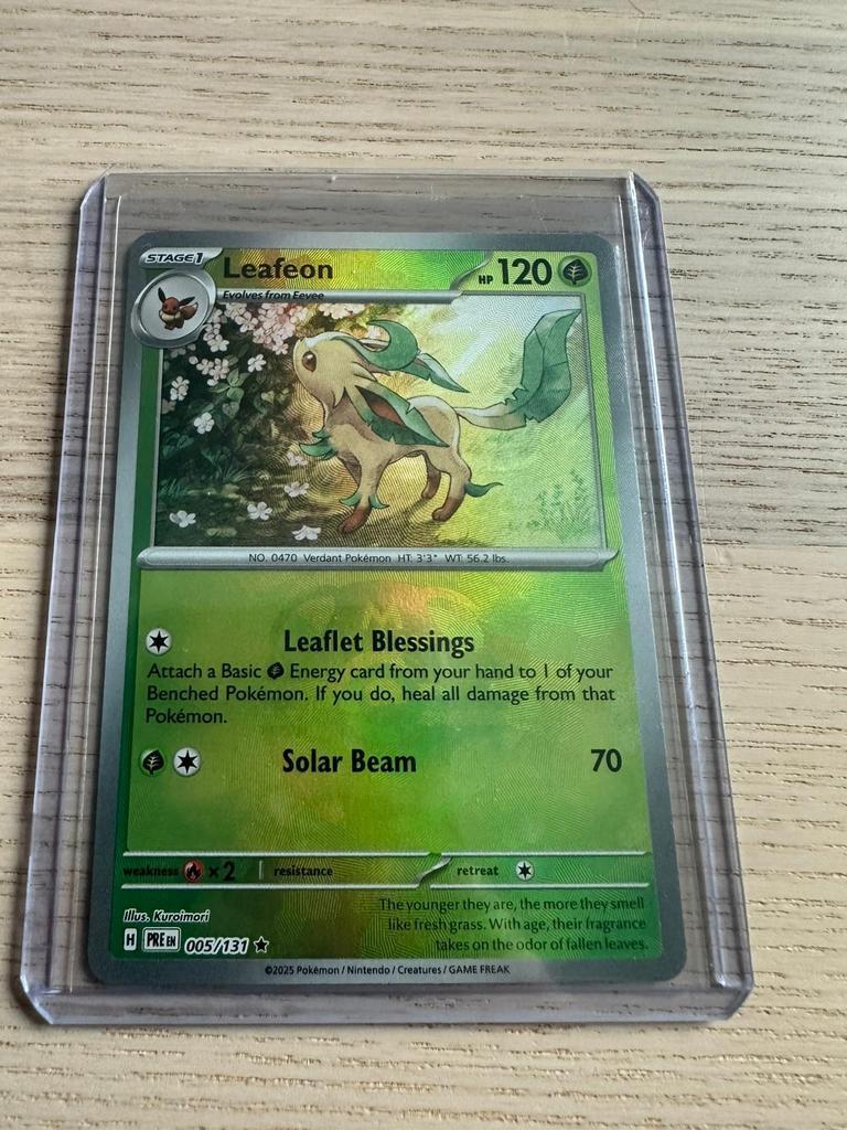 Leafeon 005 Master Ball | Pokémon Prismatic Evolutions | SV, Ophalen of Verzenden, Zo goed als nieuw, Losse kaart, Foil