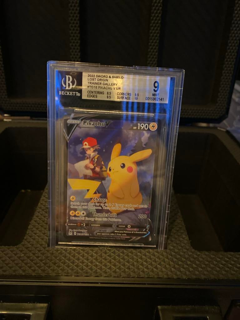 Pikachu V Alt Art BGS 9 Lost Origin TG16/TG30 Pokémon Kaart, Ophalen of Verzenden, Zo goed als nieuw, Losse kaart