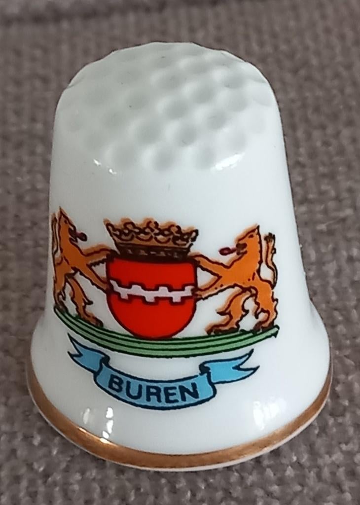 Vingerhoedje Buren, Verzamelen, Vingerhoedjes, Ophalen of Verzenden, Zo goed als nieuw, Porselein, Nederland
