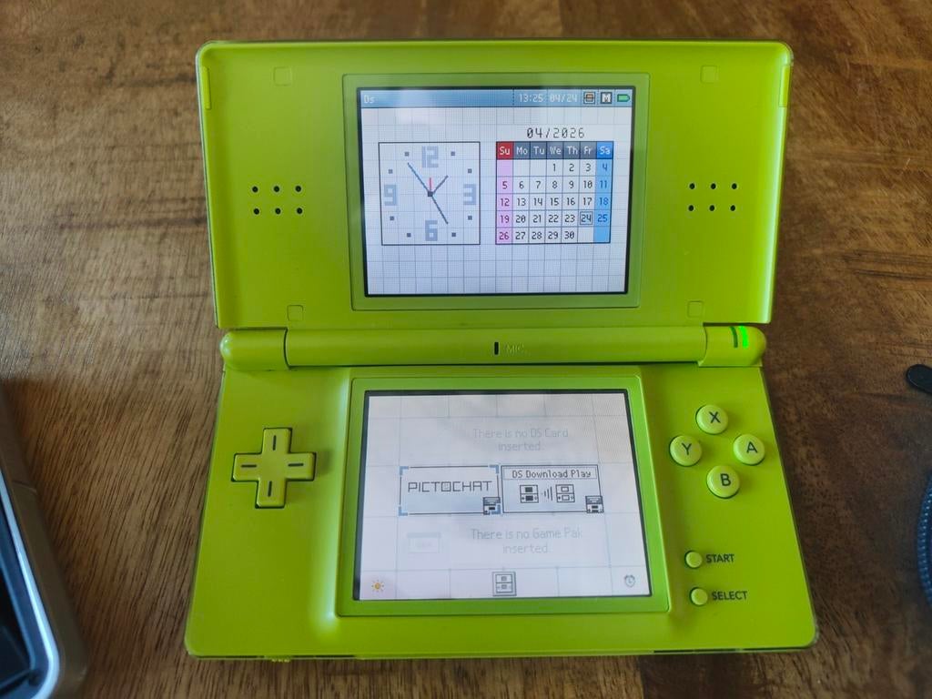 Nintendo DS Lite - Lime Green, Gebruikt, Ophalen of Verzenden, DS Lite, Met beschermhoes of tas