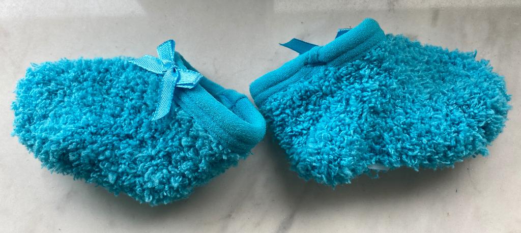 Nieuwe blauwe slofjes 1 maat, Kinderen en Baby's, Babykleding | Schoentjes en Sokjes, Slofjes, Nieuw, Ophalen of Verzenden, Jongetje