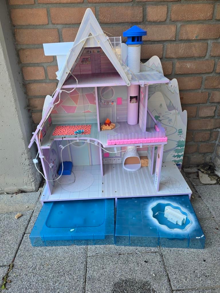 Poppenhuis met zwembad L.O.L. Surprise! Winter Disco Chalet., Ophalen