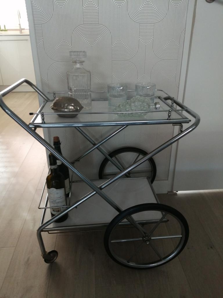 ZELDZAME RETRO BAR CART SERVEERWAGEN TROLLEY 60'S INKLAPBAAR, Antiek en Kunst, Curiosa en Brocante, Ophalen