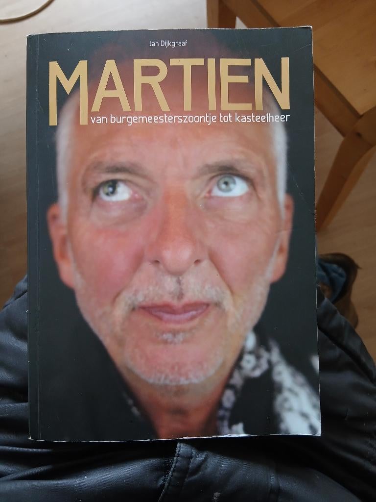 Martien van burgemeesterzoontje tot kasteelheer, Gelezen, Jan Dijkgraaf, Overige, Ophalen of Verzenden