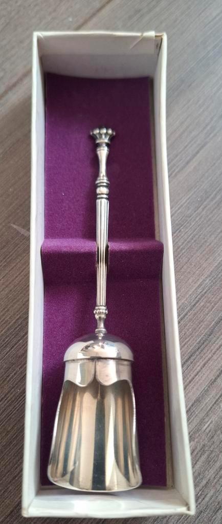 Verzilverd suikerschepje in originele verpakking, Antiek en Kunst, Antiek | Bestek, Ophalen of Verzenden