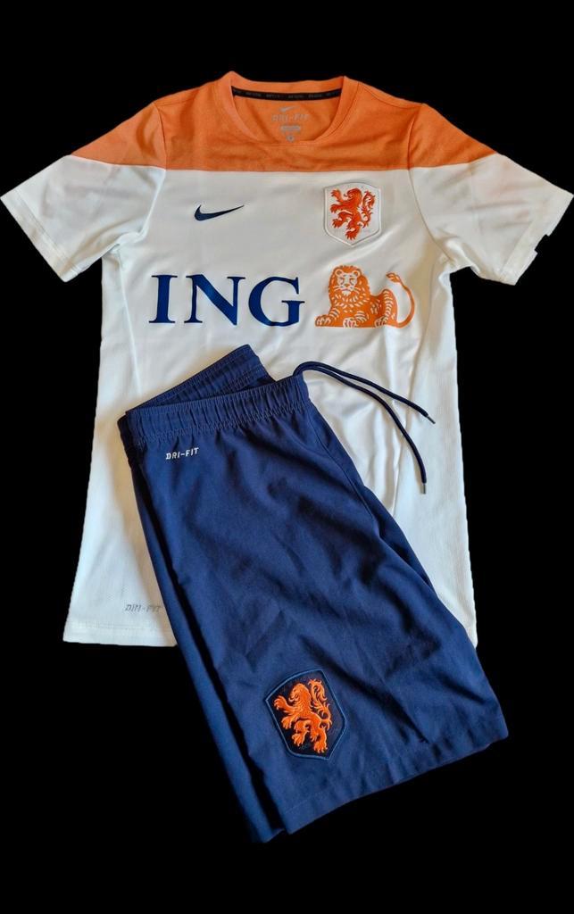 Nederlands elftal tenue 2014 Oranje voetbal shirt broek S, Kleding | Heren, Sportkleding, Zo goed als nieuw, Voetbal, Maat 46 (S) of kleiner