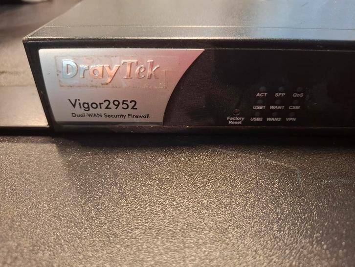 DrayTek Vigor2952 Dual-WAN Security Firewall Router, Computers en Software, Routers en Modems, Gebruikt, Router, Ophalen of Verzenden